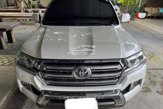 2nd hand 2018 Toyota Land Cruiser Premium 4.5 4x4 White Pearl AT for sale in good condition