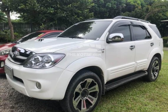 Selling White 2006 Toyota Fortuner  second hand
