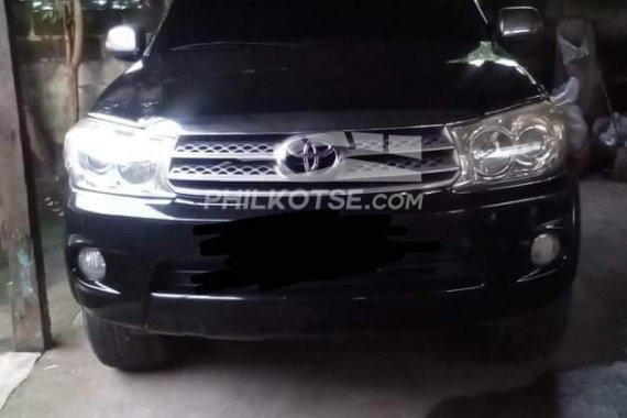 Sell Black 2011 Toyota Fortuner  2.4 G Diesel 4x2 AT in used
