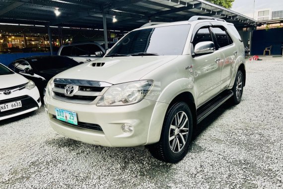 2008 TOYOTA FORTUNER V 4X4 AUTOMATIC TURBO DIESEL! TOP OF THE LINE! ALL LEATHER! FINANCING OK.