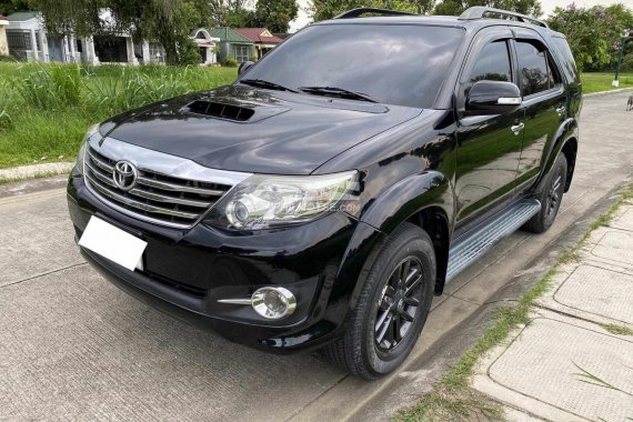 Sell second hand 2015 Toyota Fortuner  2.4 G Diesel 4x2 MT