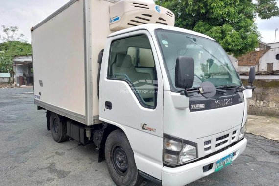 2012 Isuzu NHR Ref Van M/T