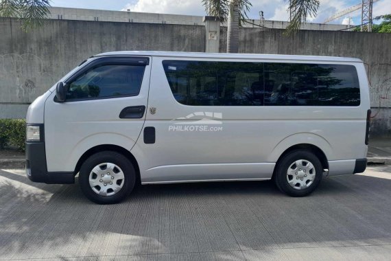 2017 TOYOTA HI ACE VAN COMMUTER  3.0  MT