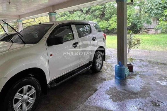 2016 ISUZU MUX 2.5 M/T Pearl White