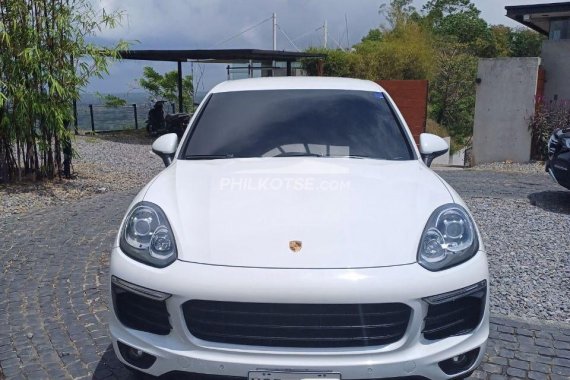 Selling White 2018 Porsche Cayenne 