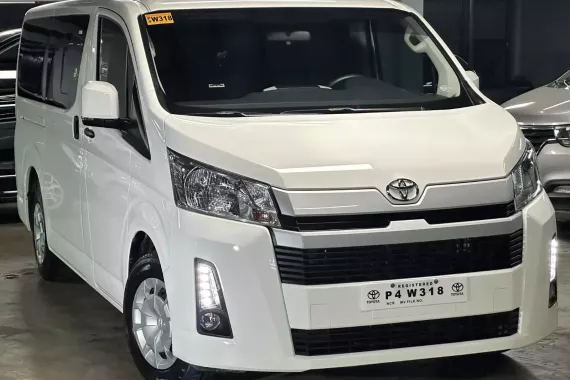 2020 Toyota Hiace Commuter Deluxe M/T GL Look