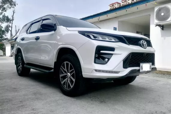 Pre-owned 2018 Toyota Fortuner  2.4 V Diesel 4x2 AT for sale in good condition