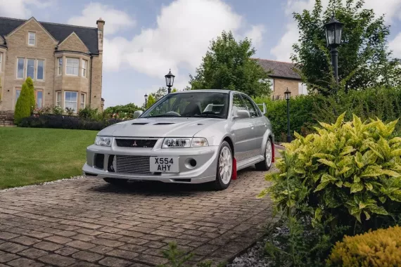 Selling used White 2018 Mitsubishi Lancer Evolution Sedan by trusted seller