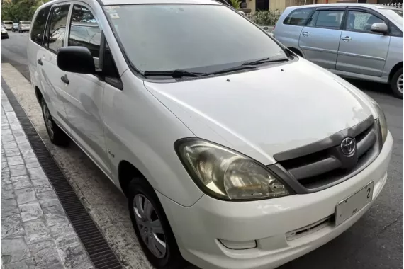 Selling White 2005 Toyota Innova  2.0 J Gas MT second hand