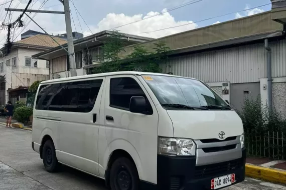 Toyota Hiace Commuter 3.0 2023