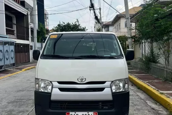 Toyota Hiace Commuter 2023 (265K All in dp)