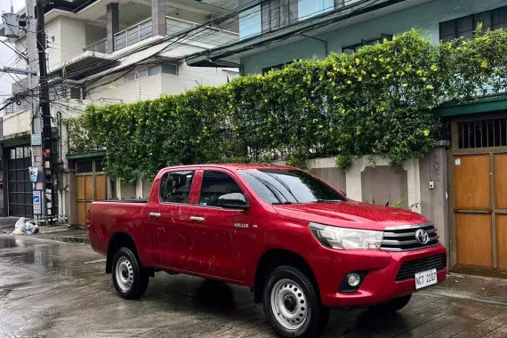 Second hand 2018 Toyota Hilux  2.4 E DSL 4x2 M/T for sale in good condition