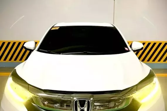 Honda HRV 1.8E CVT Model: 2020 Color: Taffeta White Mileage: 26k++  • 2 ori