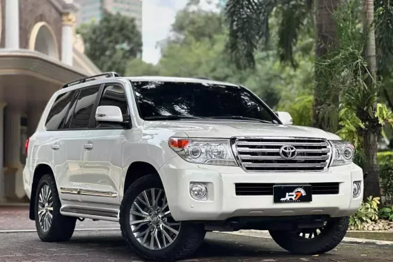 HOT!!! 2013 Toyota Land Cruiser GXR Dubai for sale at affordable price