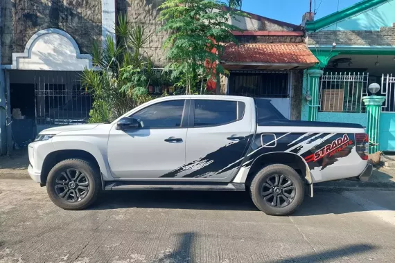 Selling White 2023 Mitsubishi Strada Athlete 2WD AT