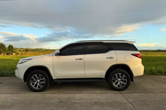 2019 Toyota Fortuner V 4x2 pearl white diesel automatic