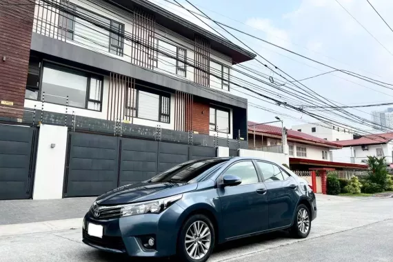 Selling used Blue 2017 Toyota Corolla Sedan by trusted seller