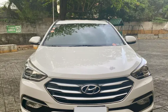 HOT!!! 2017 Hyundai Santa Fe 2.2 CRDi GLS 4x2 AT for sale at affordable price