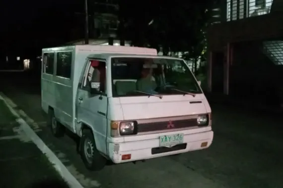 Used White 2001 Mitsubishi L300  for sale