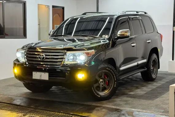 HOT!!! 2014 Toyota Land Cruiser 200 VX for sale at affordable price