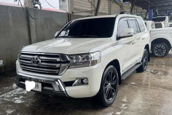 HOT!!! 2017 Toyota Land Cruiser LC200 Premium for sale at affordable price