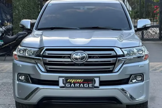 HOT!!! 2018 Toyota Land Cruiser VX LC200 Dubai Version for sale at affordable price