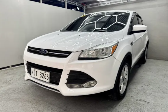 2015 Ford Escape Ecoboost Turbo Automatic very fuel efficient