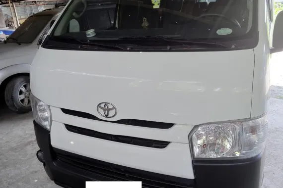 Toyota Hiace Manual Commuter 3.0 2019