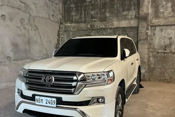 HOT!!!! 2017 Toyota Land Cruiser VX Platinum Edition for sale at affordable price!