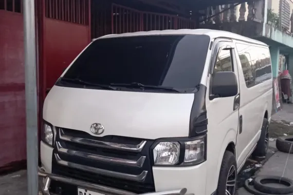Hiace commuter 2019 
