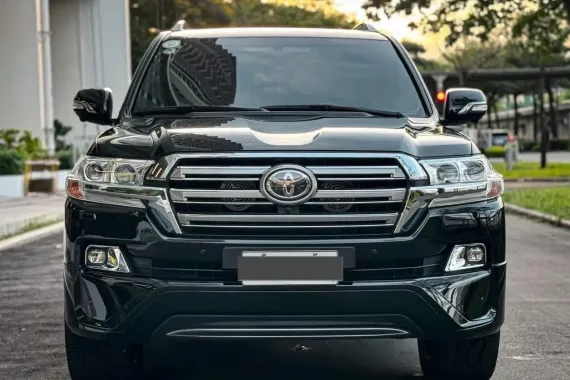 HOT!!!! 2017 Toyota Land Cruiser LC200 VX Premium Dubai for sale at affordable price!