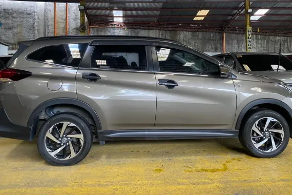 2022 Toyota Rush 1.5 G A/t 7Seaters ₱865 Nego upon viewing.