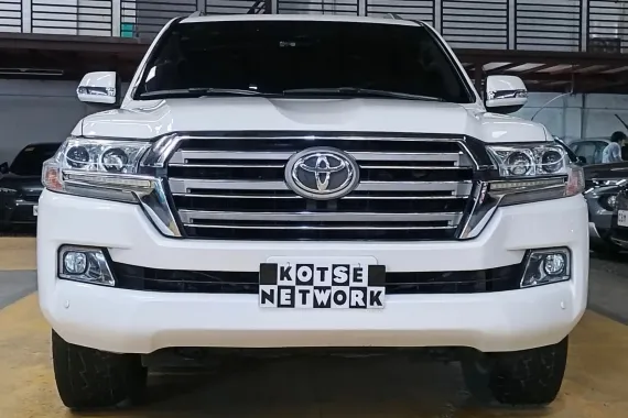 2014 Toyota LC 200 4.5 A/t 4X4 Dubai Version, Platinum Edition ₱3.250