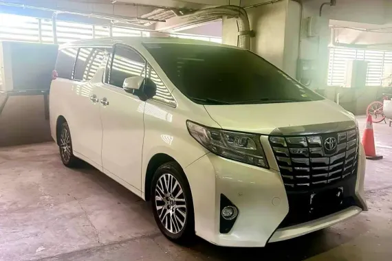 Selling White 2017 Toyota Alphard  3.5 Gas AT second hand