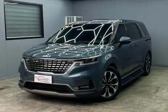 Almost brand new - 2023 Kia Carnival SX