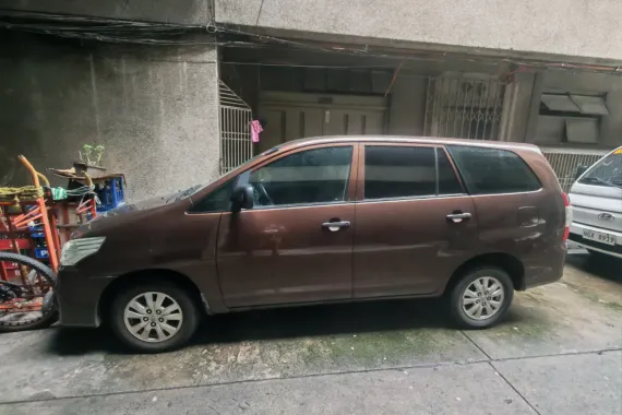 Toyota innova diesel MT 2014 model