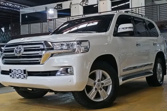 2014 Toyota LC200 VXR 4.5 V8 DSL 4X4 Platinum Edition Dubai Version 