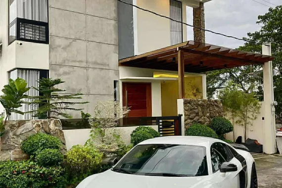 HOT!!! 2012 Audi R8 V10 AWD for sale at affordable price!