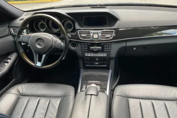 Hot deal alert ! 2013 Mercedes Benz E 300 sedan for sale at Php1.1 M.  