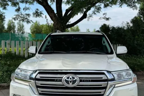 HOT!!! 2018 Toyota Land Cruiser 200 VX Premium for sale at affordable price!