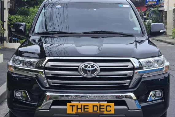 HOT!!! 2016 Toyota Land Cruiser LC200 VX Premium for sale at affordable price! 
