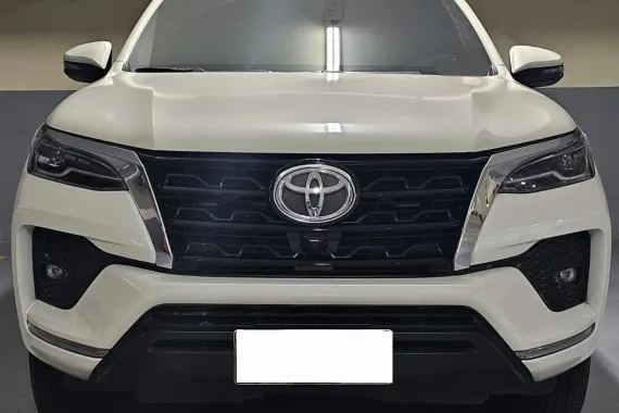 2022 Toyota Fortuner 2.4V 4x2 A/T Pearl White