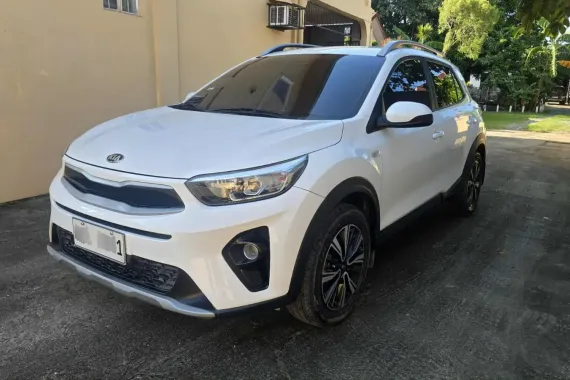 Selling White 2021 Kia Stonic LX 1.4 MT
