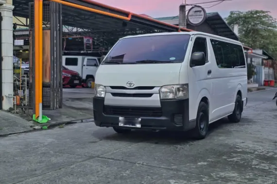 Toyota Hiace Commuter 2016 MT hi-ace