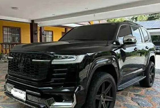 HOT!!! 2022 Toyota Land Cruiser LC300 ZX level 6 Bulletproof for sale at affordable price! 