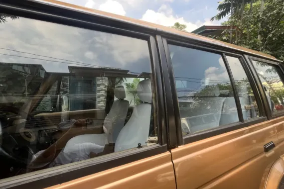 1988 MT Imported Pajero for 4x4 lovers! With Momo steering wheel and tires 20”