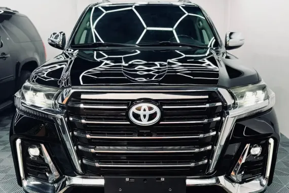 HOT!!! 2010 Toyota Land Cruiser Dubai 4x4 Limgene Series BK for sale at affordable price! 