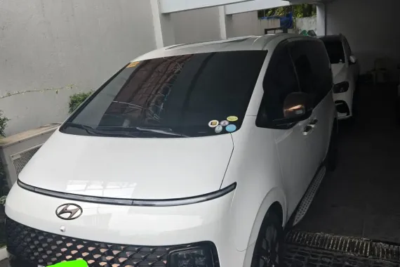 FOR SALE!!! Pearlwhite 2023 Hyundai Staria Premium+ CRDi 2.2 AT affordable price (URGENT)