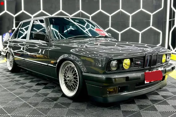 BMW 320i E30
