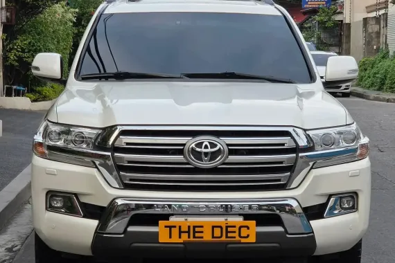 HOT!!! 2017 Toyota Land Cruiser LC200 Premium for sale at affordable price! 